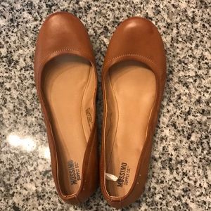 Ladies Mossimo tan flats.  Sz 8. Never worn.